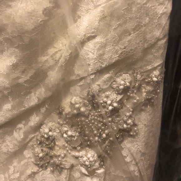 Sz 6 strapless wedding dress. Never worn! Still has the tags on it! - Picture 6 of 8